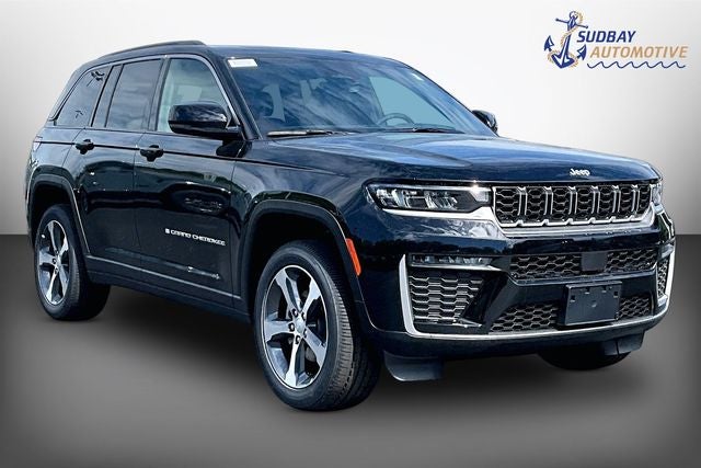 2026 Jeep Grand Cherokee Limited in Diamond Black Crystal Pearlcoat — front three-quarter view